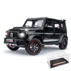 Колекційна модель автомобіля Mercedes-Benz G63 Brabus 800 Black 1:24 на п'єдесталі