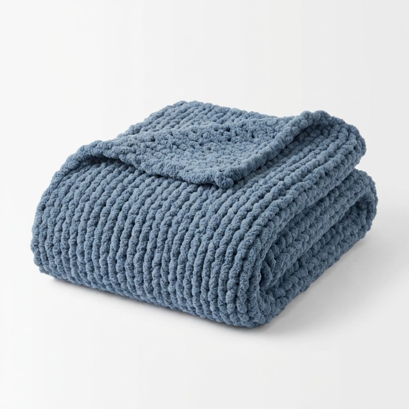 Плед ручной плюшевый из пряжи Alize Puffy Fine 142х95 см Серый