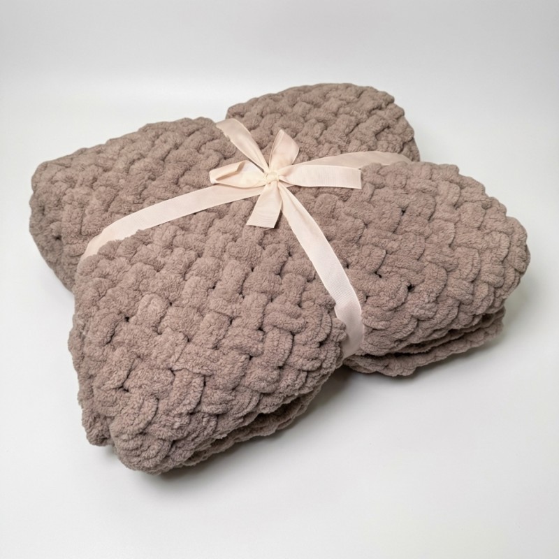 Плед ручной работы плюшевый из пряжи Alize Puffy 120х110 см Бежевый