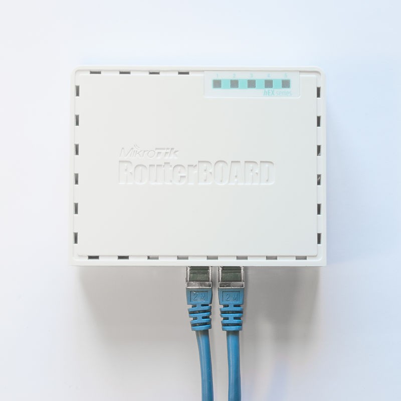 Маршрутизатор Mikrotik hEX RB750Gr3 with Dual Core 880MHz MHz CPU, 256MB RAM, 5 Gigabit LAN ports, U